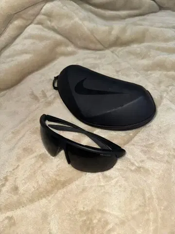나이키 스포츠 안경 블랙 케이스 포함