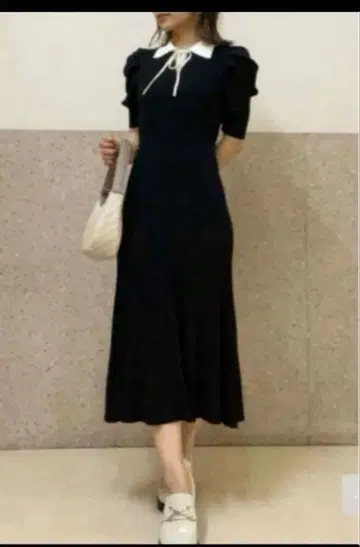 릴리 브라운 컬러 리브 니트 원피스 블랙