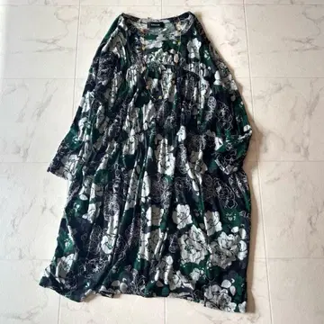 새상품급*zucca 주카 울 100% 꽃무늬 넉넉한 그린 계열 일본제