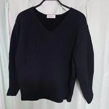 TOMORROWLAND 블랙 V넥 니트