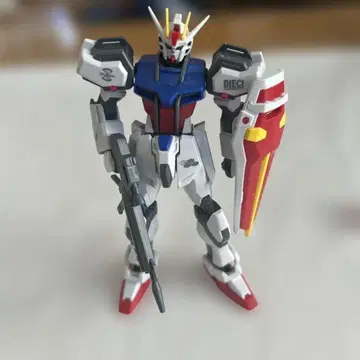 건담 프라모델 EG 144/1 스트라이크 건담 조립 이미지 전부입니다.