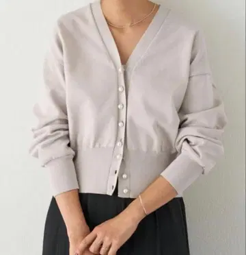 새상품 BEARDSLEY/비어즐리 펄 버튼 가디건