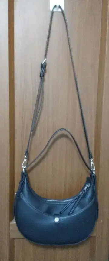 블랙 하프문 숄더백