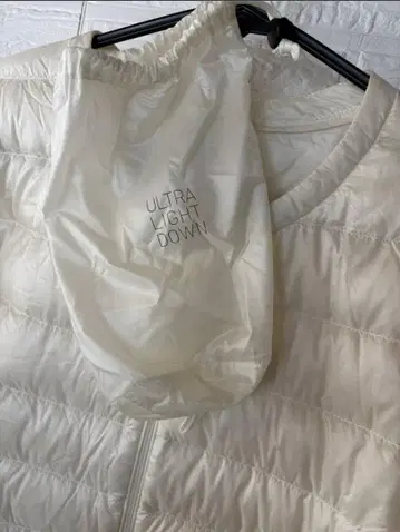 유니클로 라운드넥 노카라 울트라 라이트 XL 173347