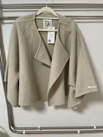 베이지 케이프 스타일 자켓