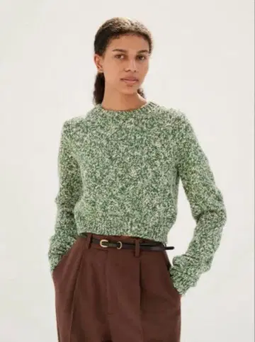 AURALEE 크롭 니트 스웨터