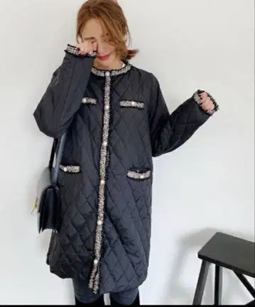 Myu 트위드 퀼팅 펄 버튼 코트