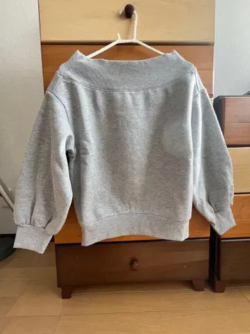 snidel 새상품 오프숄더 그레이 벌룬 슬리브 맨투맨