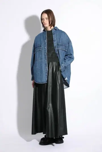 [택 포함 새상품] 이번 시즌 SACRA 신세틱 레더 스커트 38