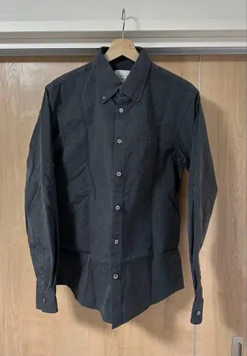 UNITED TOKYO 다크 그레이 버튼 다운 셔츠 사이즈 3