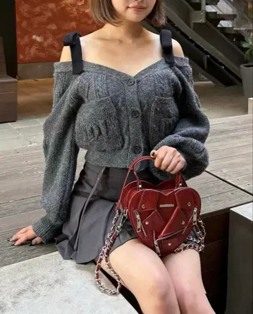 다리치 숄더 리본 V넥 니트탑