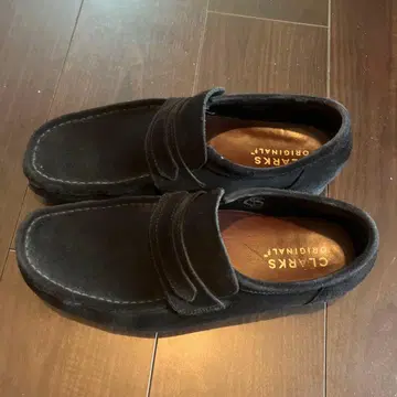 CLARKS 블랙 네이비 스웨이드 로퍼