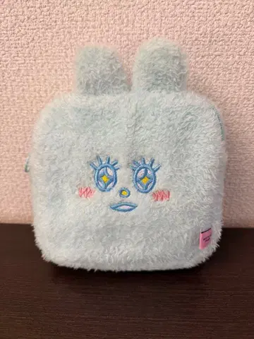 토끼 귀 달린 스카이블루 파우치