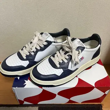 [ 새상품 미사용 ] AUTRY 스니커즈 화이트/네이비 43