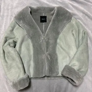 새상품급 DRWCYS 드로시즈 숄카라 에코 무스탕 코트 보아