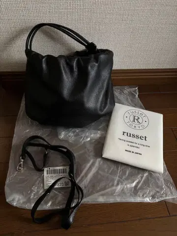 러셋 숄더백 블랙