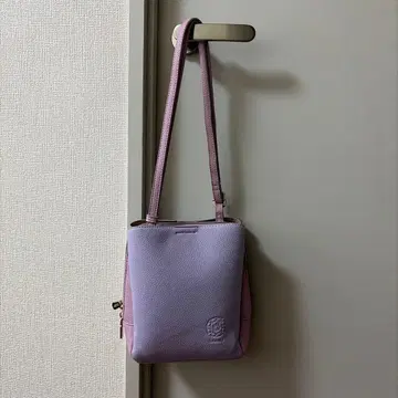 라벤더 가죽 숄더백