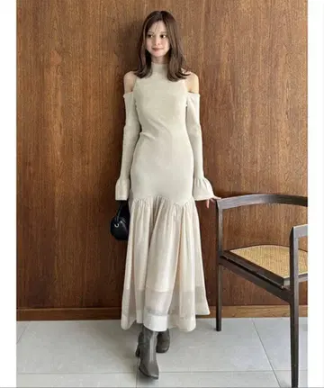 택 포함 미사용 새상품 스나이델 콜드 숄더 니트 원피스