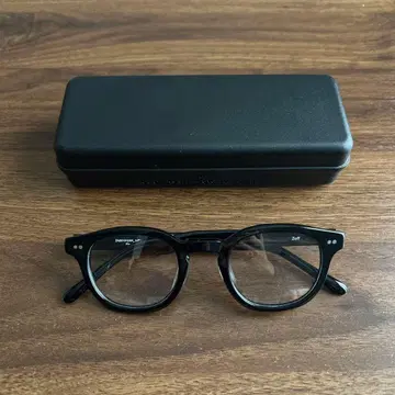 Zoff 블랙 프레임 안경 케이스 포함