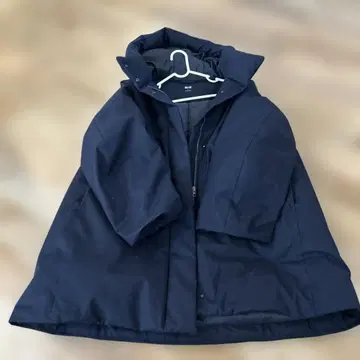 유니클로 A라인 후드 부착 하이브리드 다운 코트