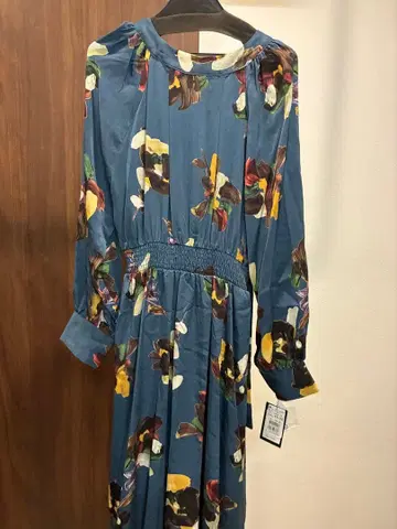 [미사용 새상품 택 포함] Aga 플라워 페인트 백리본 원피스