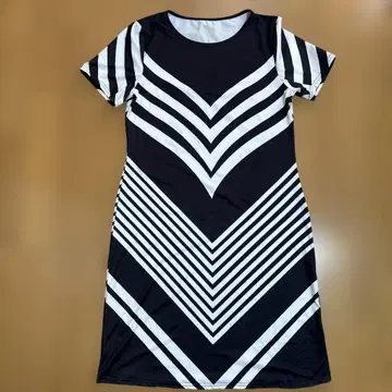 스트라이프 디자인 반팔 무릎 기장 원피스 L