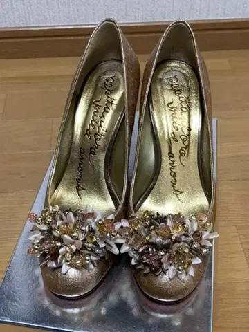 [최종 가격 인하] 오데트 에 오딜 펌프스