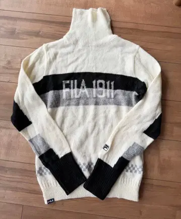 FILA 1911 터틀넥 니트