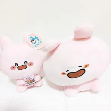 아사미미짱 큰 봉제 인형 함께 누워 포즈 쳐다보기