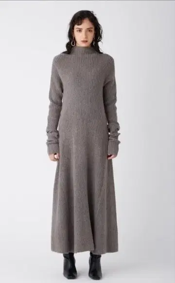 보틀넥 굵은 리브 플레어 원피스 브라운