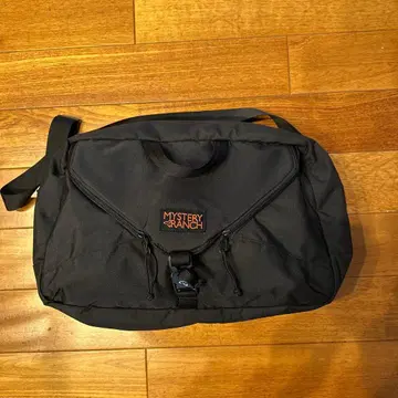 미스터리 랜치 블랙 숄더백 27l