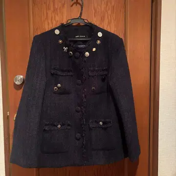 VEGA CHANG 노카라 자켓 다크 블루 골드 버튼 악센트