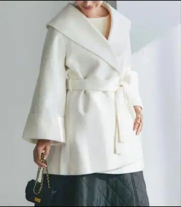 새상품급 노스탤지어 가운 코트