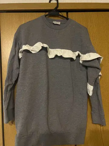 MONCLER 새상품급 프릴 달린 그레이 트레이닝복