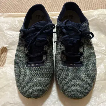 언더아머 네이비 그레이 스니커즈