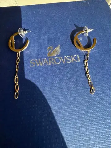 Swarovski 체인 포함 귀걸이 골드