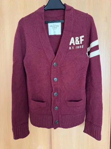 아바클로 A&F 로고 가디건 차분한 빨간색
