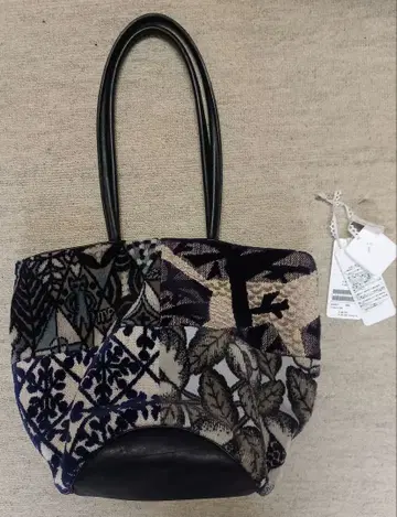 미나 페르호넨 포카치아 백