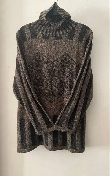 Pour Quoi 터틀넥 니트