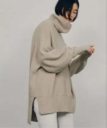 [ 새상품급 ] 개럴개런트 백 슬릿 니트 최근 모델 풀오버