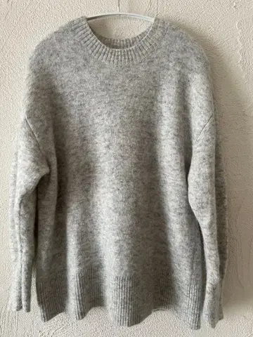 그레이 크루넥 니트 스웨터