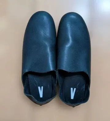 AUTTAA(아우타) 가죽 슬립온 슈즈