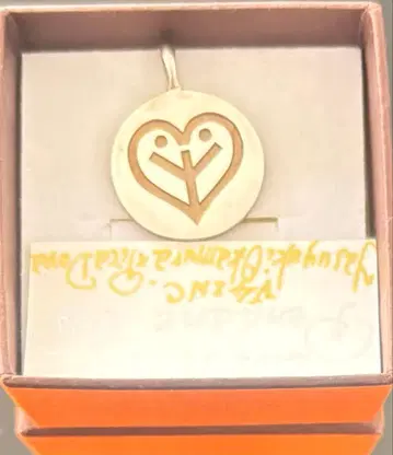 오카무라 야스유키 펜던트 탑