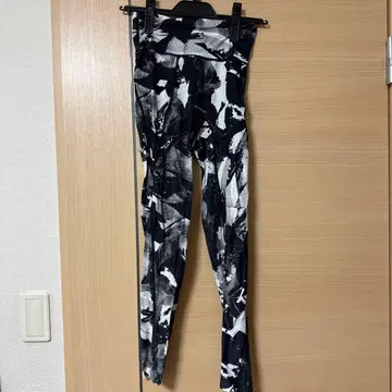 DESCENTE 데상트 올 패턴 블랙 레깅스