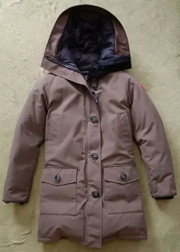 Canada Goose 다크 브라운 다운 자켓