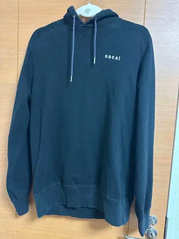 sacai 블랙 후드 부착 후드티