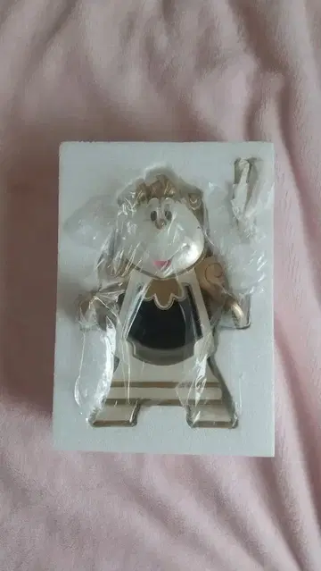 디즈니 스토어 코그스워스 화이트 시계