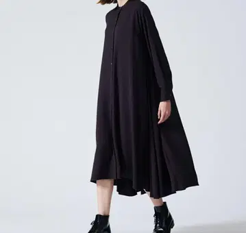 미즈이로 인디 T/R 스탠드 카라 플레어 원피스 블랙