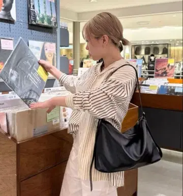 ear PAPILLONNER 이아파피요네 천연 가죽 2WAY 가죽 숄더백