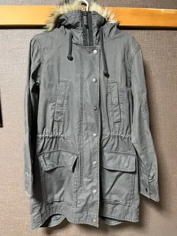 그레이 퍼(fur) 부착 모즈 코트